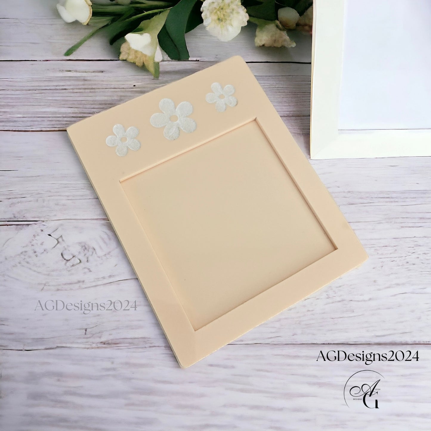 Daisy Notepad Holder