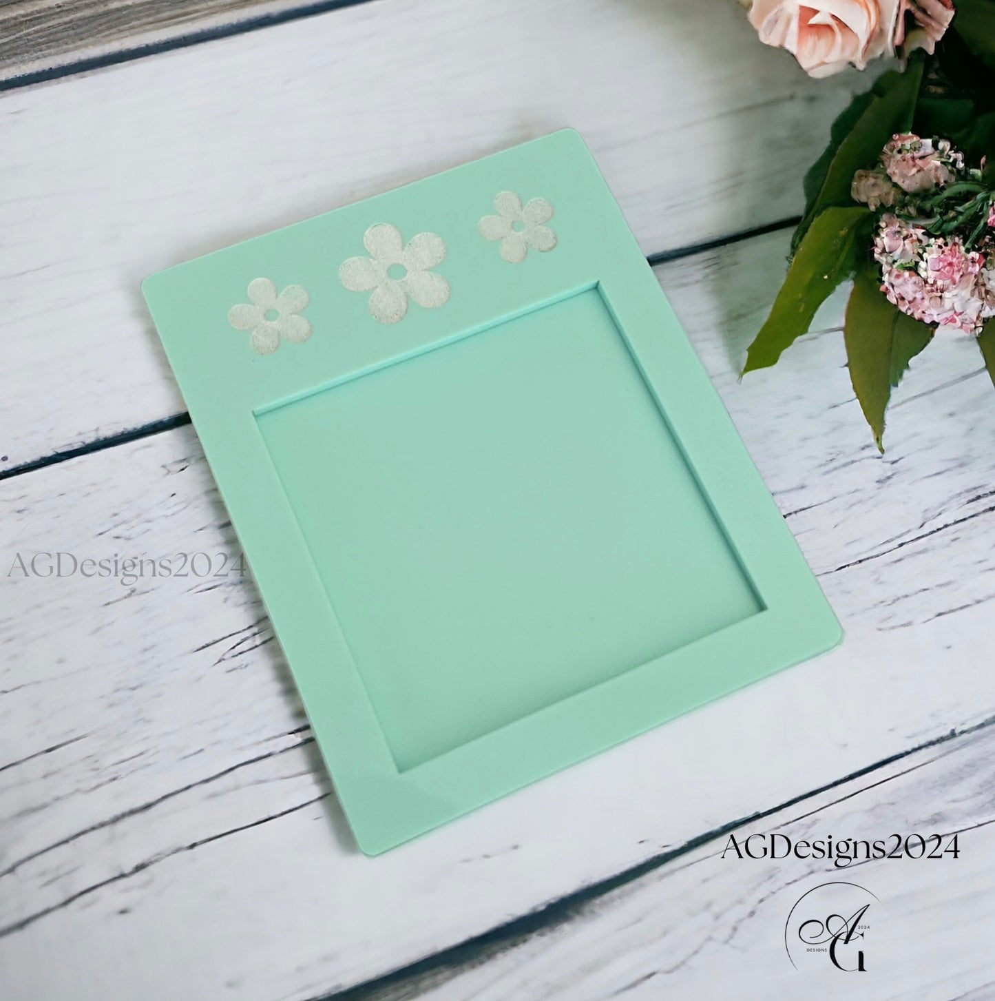 Daisy Notepad Holder